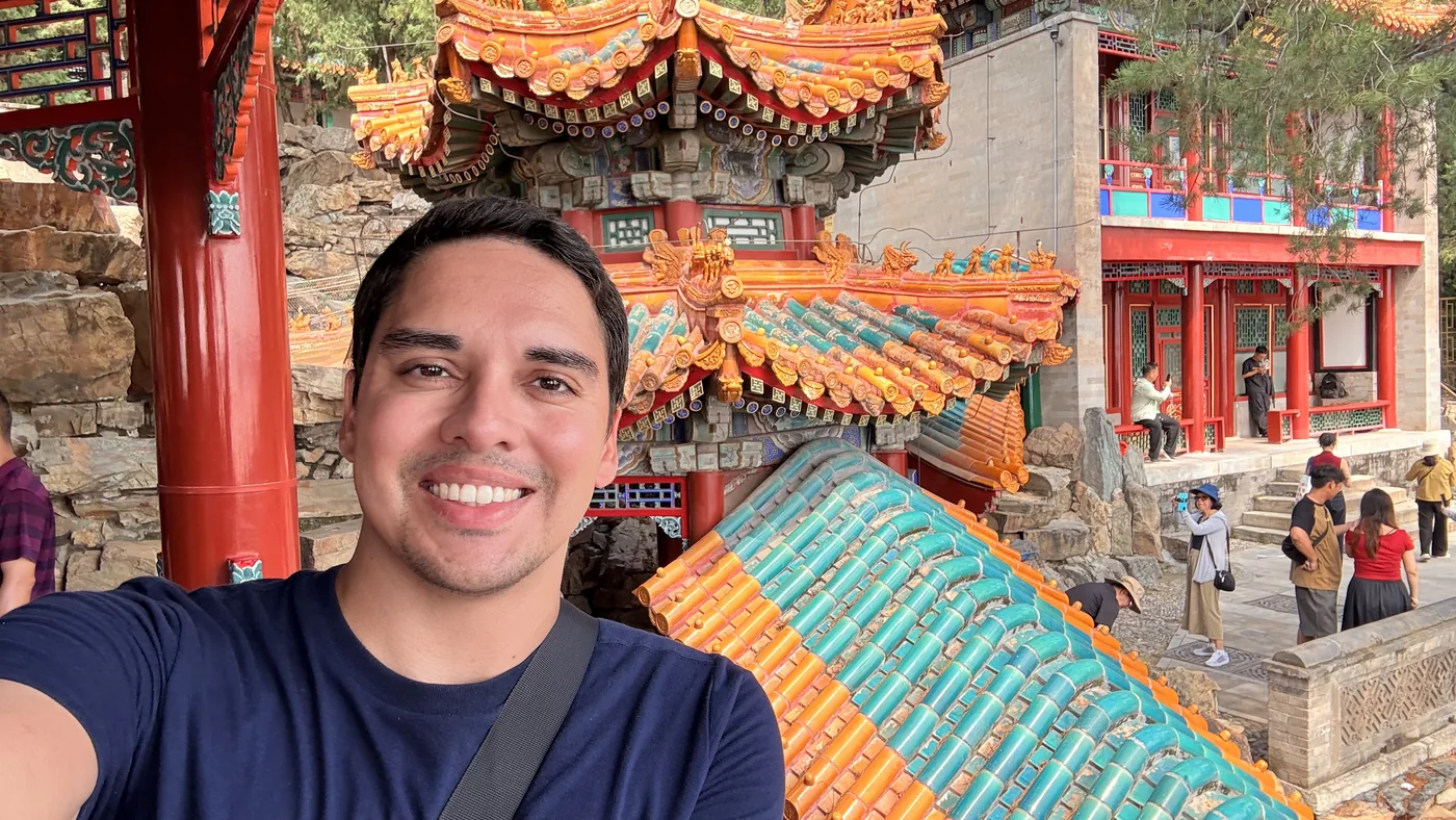 Diego no Palácio de Verão em Pequim, China