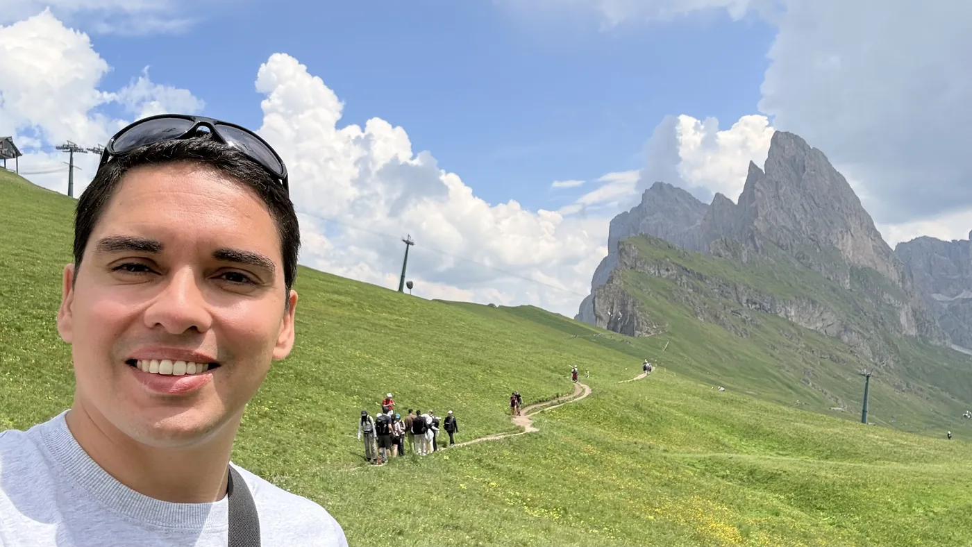 Diego em Seceda, nas Dolomitas, Itália