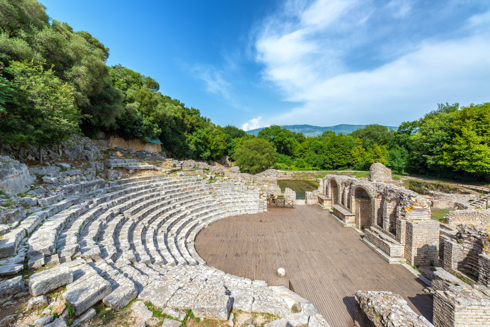 Ruínas arqueológicas gregas e romanas de Butrint próximo a Saranda, sítio UNESCO na Albânia