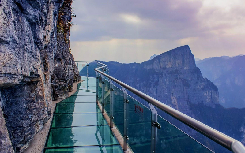 Passarelas suspensas no Zhangjiajie National Forest Park