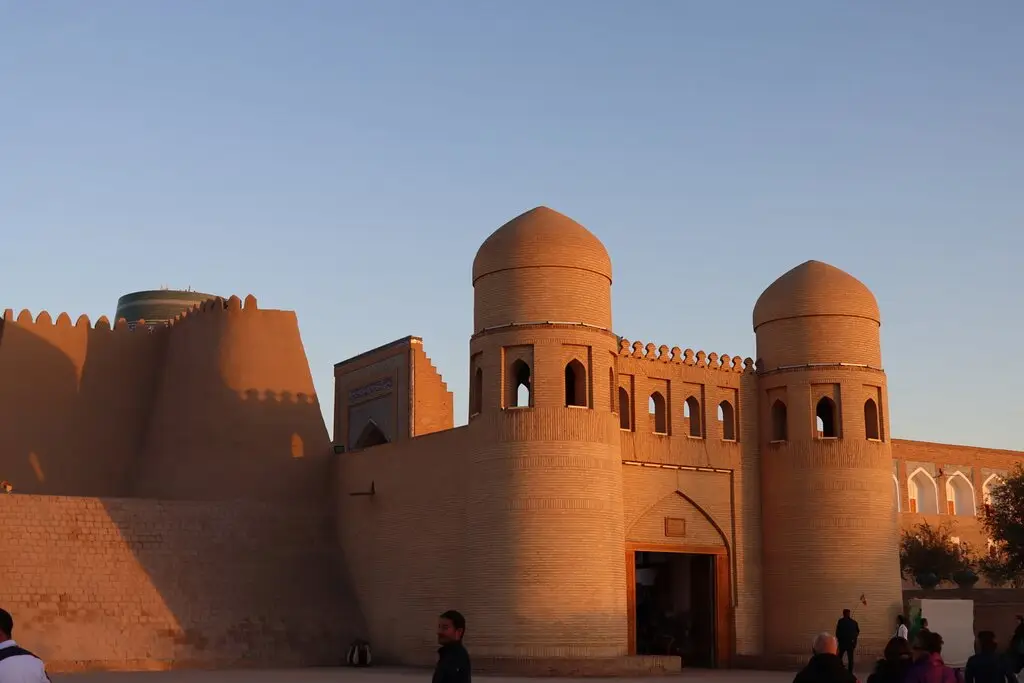 Ota Darvoza, o Portão Oeste da cidade murada de Khiva, Uzbequistão